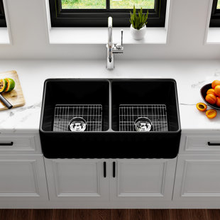 HOROW Hadley 33" L X 18" W Double Basin Fireclay Farmhouse Kitchen Sink with Sink Grid & Basket Strainer