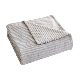 SPIRIT LINEN Solid Plush Ribbed Blanket