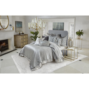 CLOUD9 DESIGN Sayra Modern & Contemporary Velvet Quilt Set