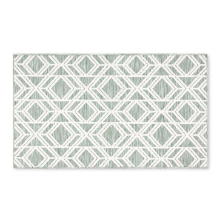 TOWN & COUNTRY LIVING TOWN & COUNTRY EVERYDAY Walker Modern Diamond Everwash Non-Slip Backing Kitchen Mat