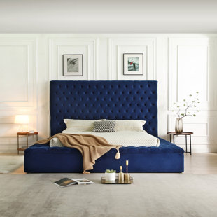 ROSDORF PARK Aidelyn Upholstered Velvet Platform Bed