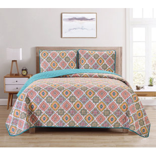 BED BATH FASHIONS Damask Quilt Set