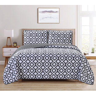 BED BATH FASHIONS Geometric Shapes Quilt Set
