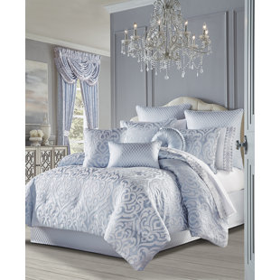 FIVE QUEENS COURT Linda Comforter Set