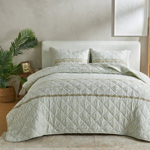 Patina Vie Maison Vintage Floral Printed Quilt Set with Shams