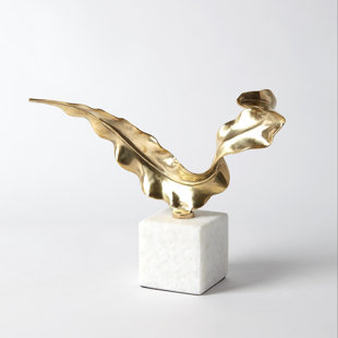 SIGNATURE III Figurines & Sculptures