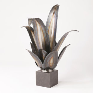 SIGNATURE III Plants & Flowers Figurines & Sculptures