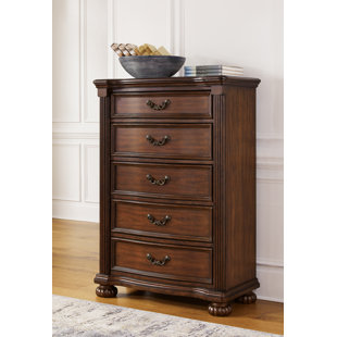 DARBY HOME CO Hennings 5 - Drawer Dresser