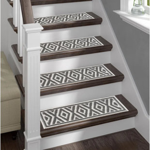FOUNDRY SELECT Sofihas White/Gray Diamond Shag Stair Rugs - Machine Washable with Non-Slip Rubber Backing