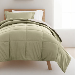 BECKY CAMERON 8-PC College Dorm Twin XL Bedding Bundle - Comforter Set, Sheet Set, Pillows and Laundry Bag