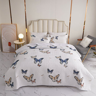 KINDRED HOME Butterfly Quilt Set: Lightweight Soft White Butterfly Bedspread for Bedroom Decor