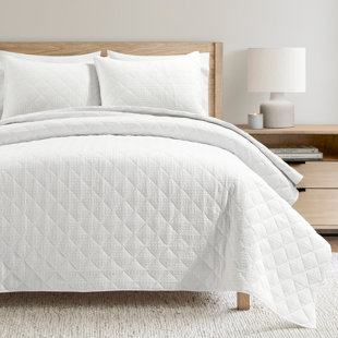 SPECIAL EDITION BY LUSH DECOR Haniya Solid Waffle Woven Cotton Textured Quilt 3 Pieces Set
