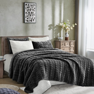 WONDERFUL TEXTILE Faux Fur Geometric Quilt Set