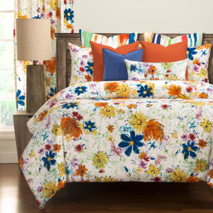 SISCOVERS Modern Meadows Farmhouse / Country Floral Duvet Cover & Insert Set
