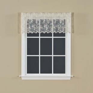 AUGUST GROVE® Baver Floral Ruffled 52'' W Window Valance