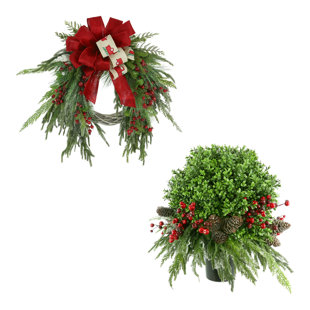 CREATIVE DISPLAYS, INC. Farmhouse Holiday Wreath and UV Boxwood Drop-In