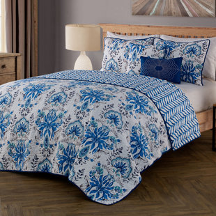AVONDALE MANOR Tabitha Traditional Damask Quilt Set