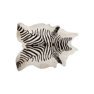 EVERLY QUINN Khanna Animal Print Handmade Cowhide Zebra Black/Off White Area Rug