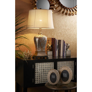 WORLD MENAGERIE Dorella Resin Table Lamp