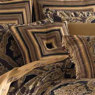FIVE QUEENS COURT Reilly 18" Square Decorative Throw Pillow