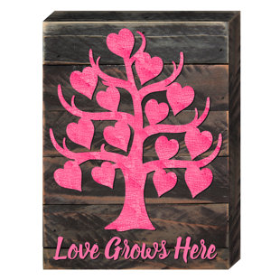 DESIGNOCRACY Love Grows Here Wall Décor