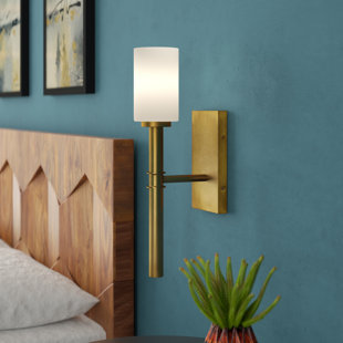 HINKLEY Margeaux Medium Single Light Wall Sconce with Etched Opal Glass Shade