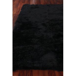 EXQUISITE RUGS Sheepskin Solid Color Rug