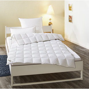 FJÖDUR FLORA Vier-Jahreszeiten Kassettendecke Daunen- und Federfüllung 90% Daunen und 10% Federn (leicht kühlend)