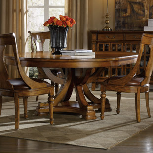 HOOKER FURNITURE Tynecastle Extendable Dining Table