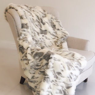 PLUTUS BRANDS Knitted Throw Blanket
