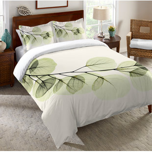 LAURAL HOME Eucalyptus Green X-Ray of Eucalyptus Leaves Comforter