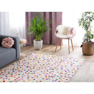 ISABELLINE Handgefertigter Teppich Imani aus Kuhfell in Creme