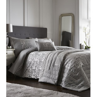 WILLA ARLO INTERIORS Winon Quilted Geometric Luxury Bedspread