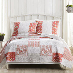 JESSICA SIMPSON HOME Lago Single Reversible Cotton Quilt