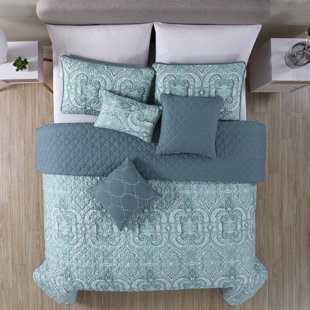 AMRAPUR OVERSEAS INC. Traditional Paisley Quilt Set
