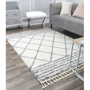COSMOLIVING BY COSMOPOLITAN Geometric Machine Woven Area Rug