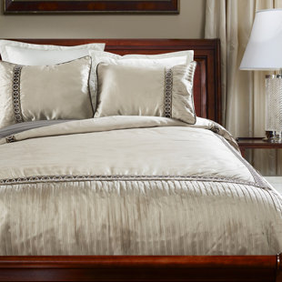 14 KARAT HOME INC. Daughtery Sateen Duvet Cover Set