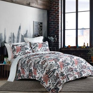 14 KARAT HOME INC. Floral Quilt Set