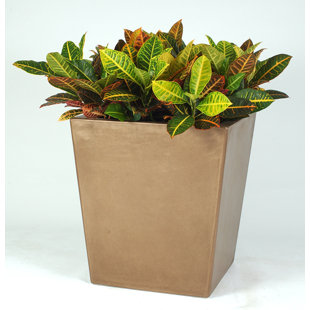 ALLIED MOLDED PRODUCTS St. Louis Pot Planter