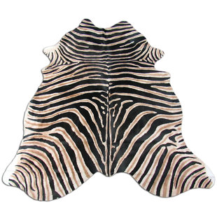 EVERLY QUINN Annecorinne Cowhide Animal Print Rug