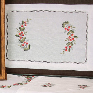 XIA HOME FASHIONS Holly Berry Embroidered Hemstitch Holiday Placemat (Set of 4)