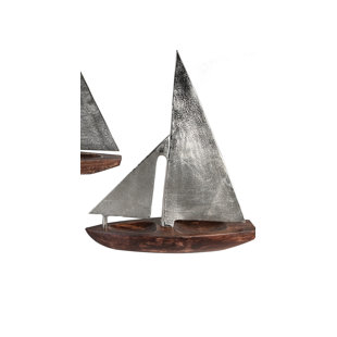LONGSHORE TIDES Skulptur Sarahi