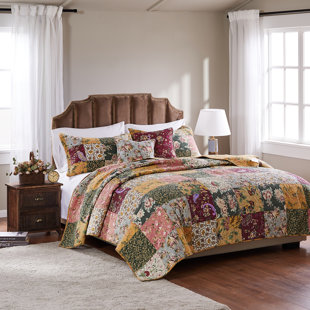 GREENLAND HOME FASHIONS Antique Chic 100% Cotton Patchwork Reversible Quilt Set with Throw Pillows