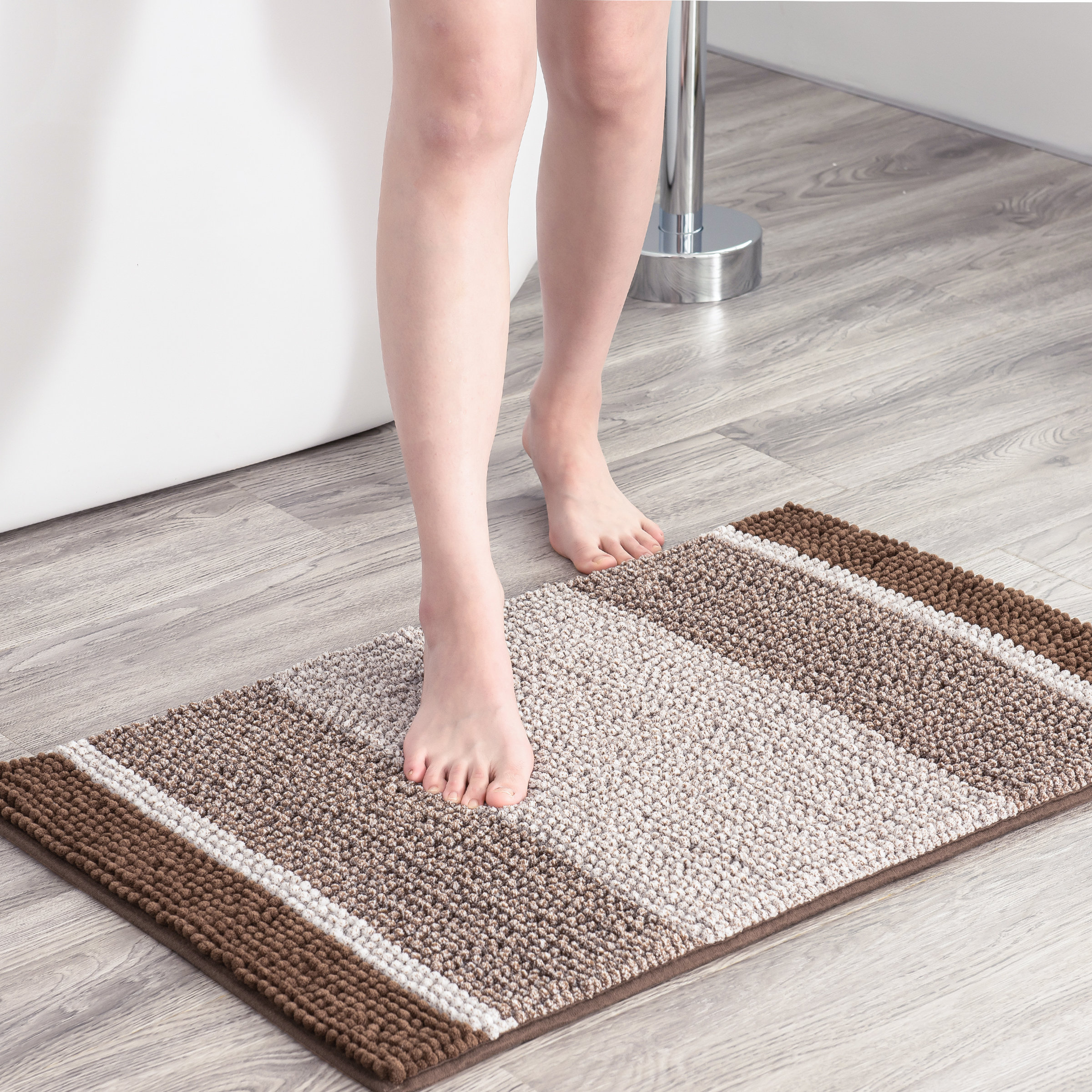 Latitude Run® Gradient Cationic Chenille Water Absorbent Bath Rug