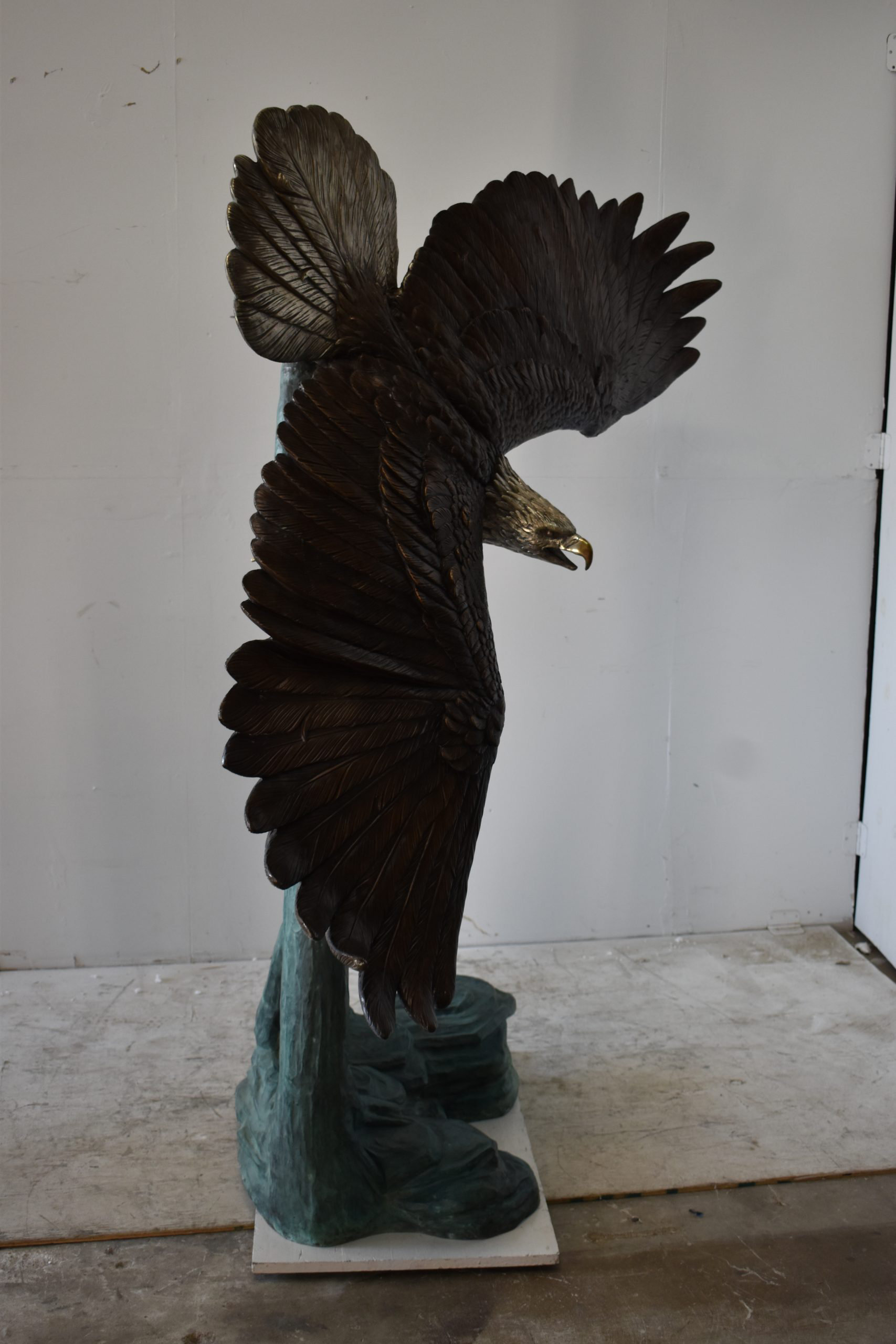 NIFAO Giant Eagle Statue Wayfair