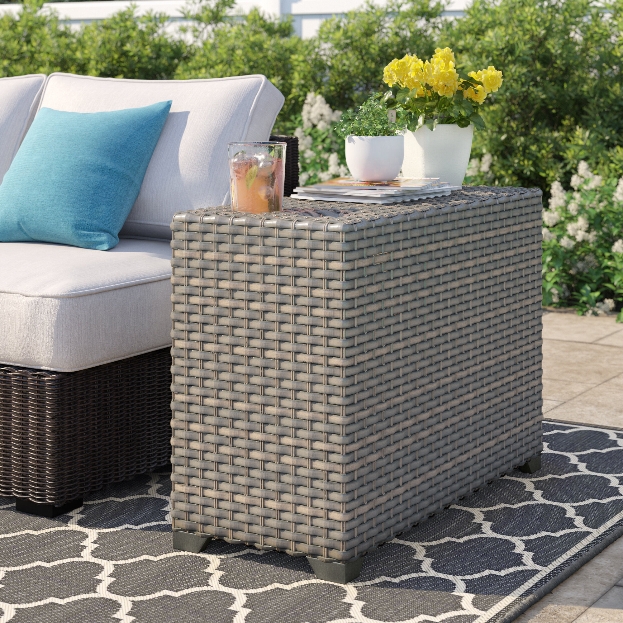 Garden Rattan Coffee Table / Belaire Round Resin Wicker Cocktail Or