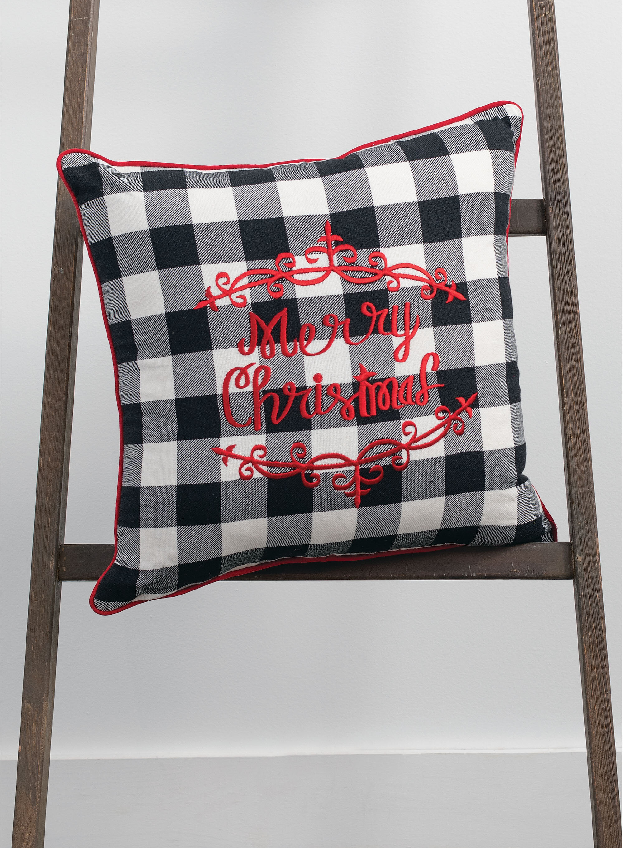 The Holiday Aisle Troutman Buffalo Check Merry Christmas Throw