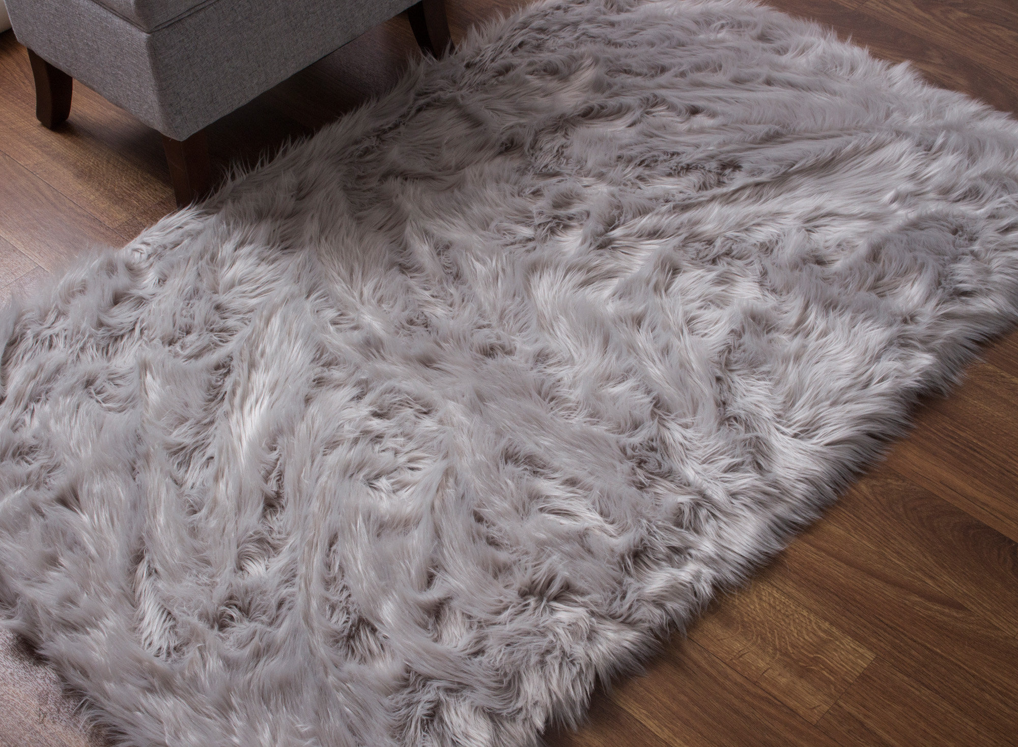 Charlotte Handmade Faux Sheepskin Gray Indoor Area Rug