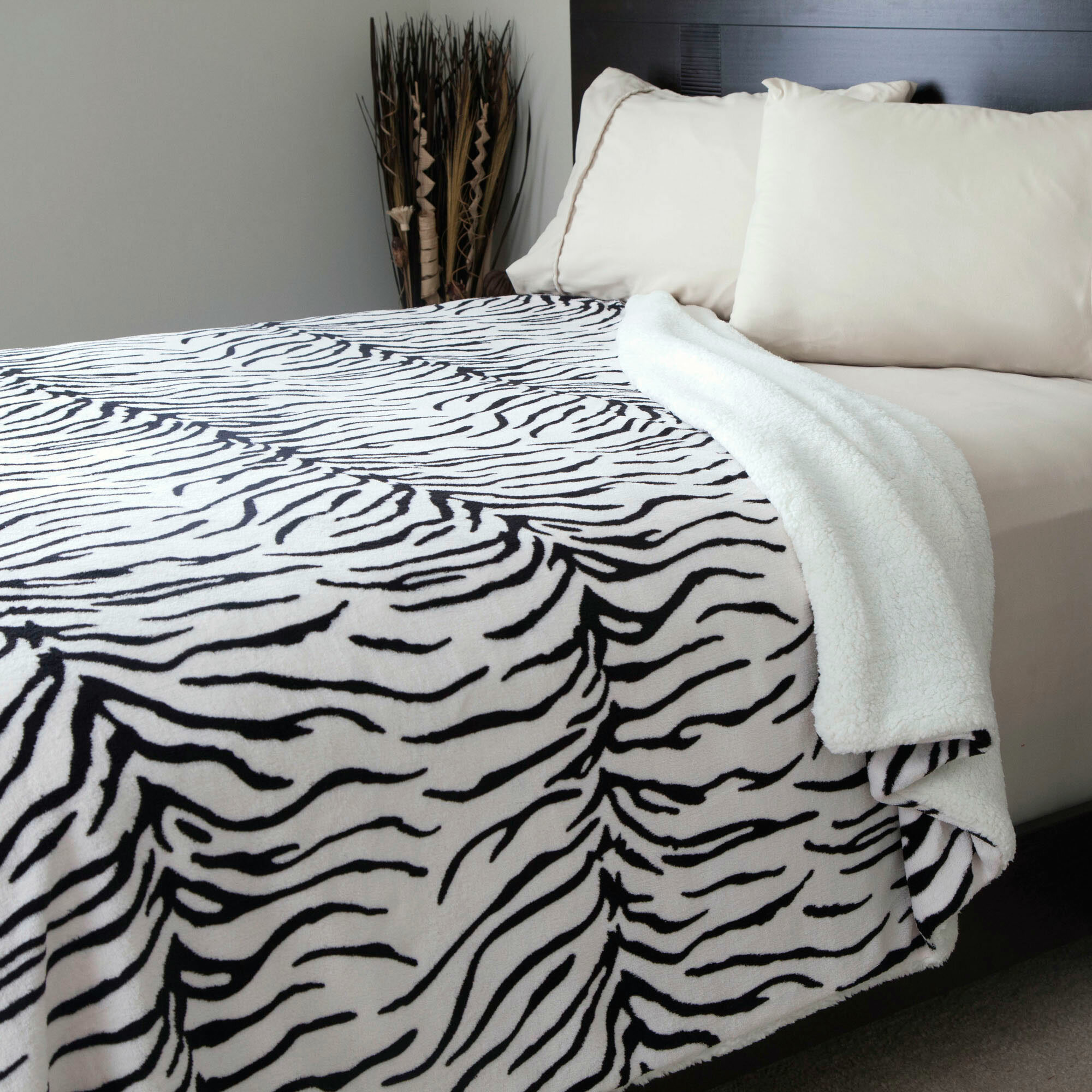 Zebra Animal Black/White Blanket Bedding Throw Fleece Full Queen Super Soft