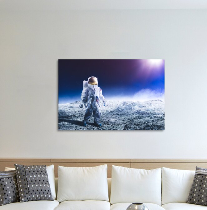 Wandbild Astronaut in Mondlandschaft vor blauem Himmel auf Leinwand 